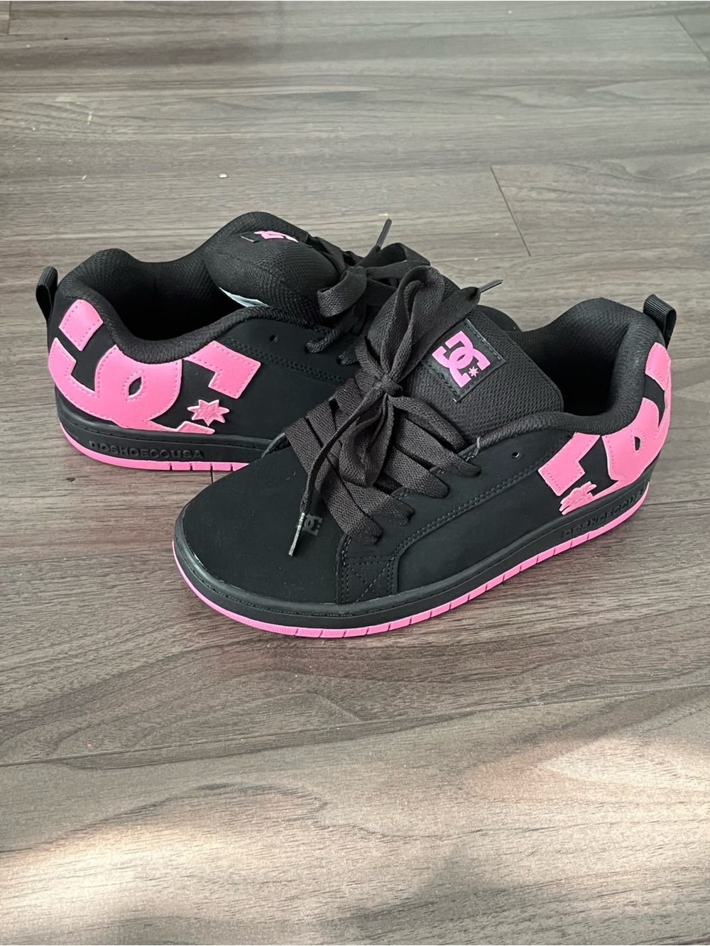 DC court graffiti black and pink sneakers US size 7 men’s